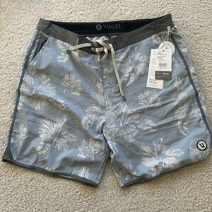 Men’s Vuori Cruise Boardshort Light Cloud Kona 36 NWT